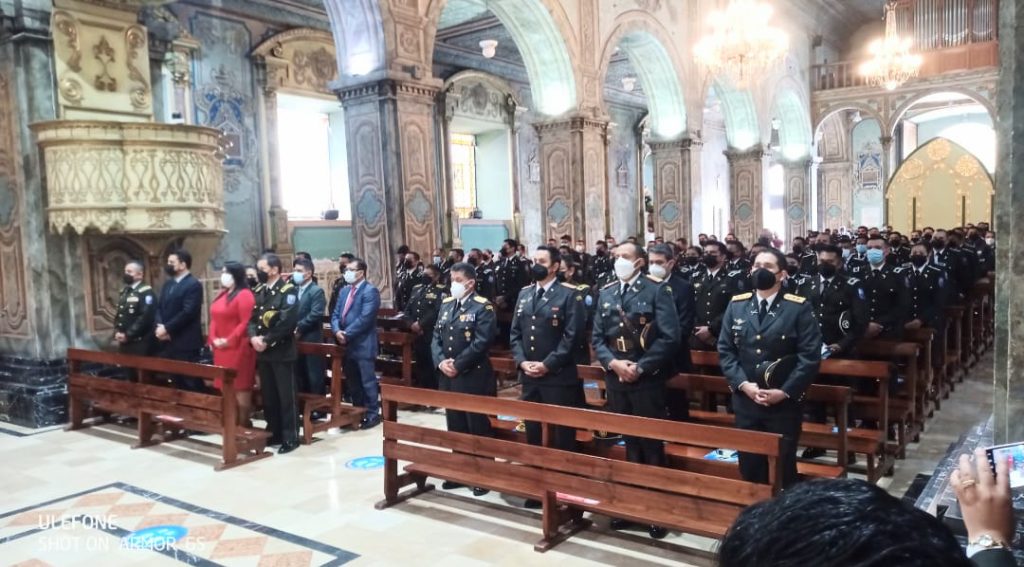 En la iglesia Catedral se realizó una misa de acción de gracias de los policías al Todopoderoso.