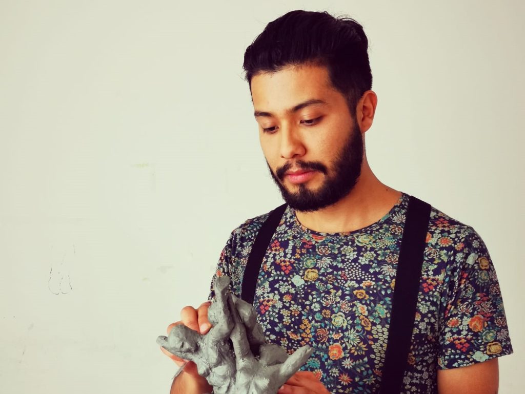 Pablo Ortega Salinas está dedicado principalmente a la escultura de figura humana.