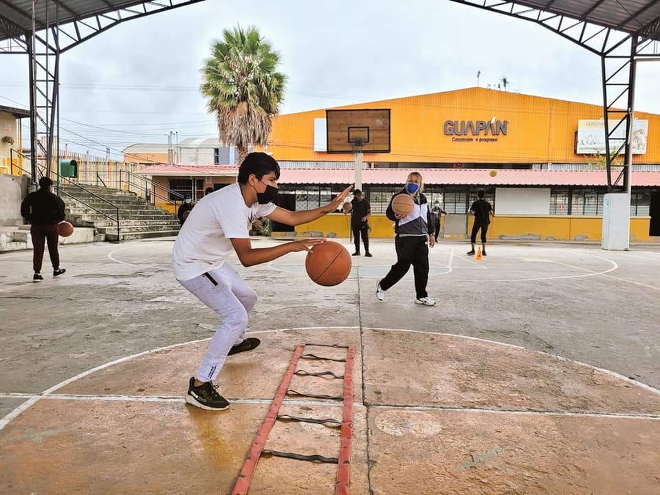 En el caso de Loja, varias instituciones ya trabajan en bachillerato de forma presencial.