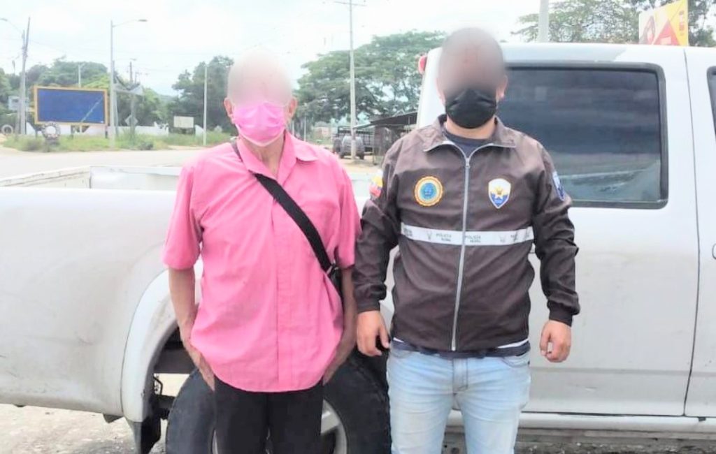 En el cantón Santa Rosa los policías de la Dinapen capturaron al presunto homicida.