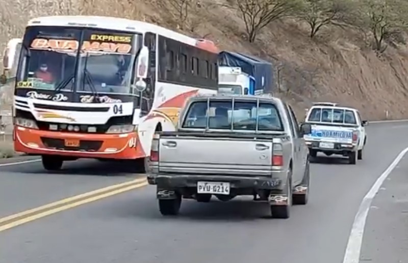 No toda la vía presenta buenas condiciones, al momento.