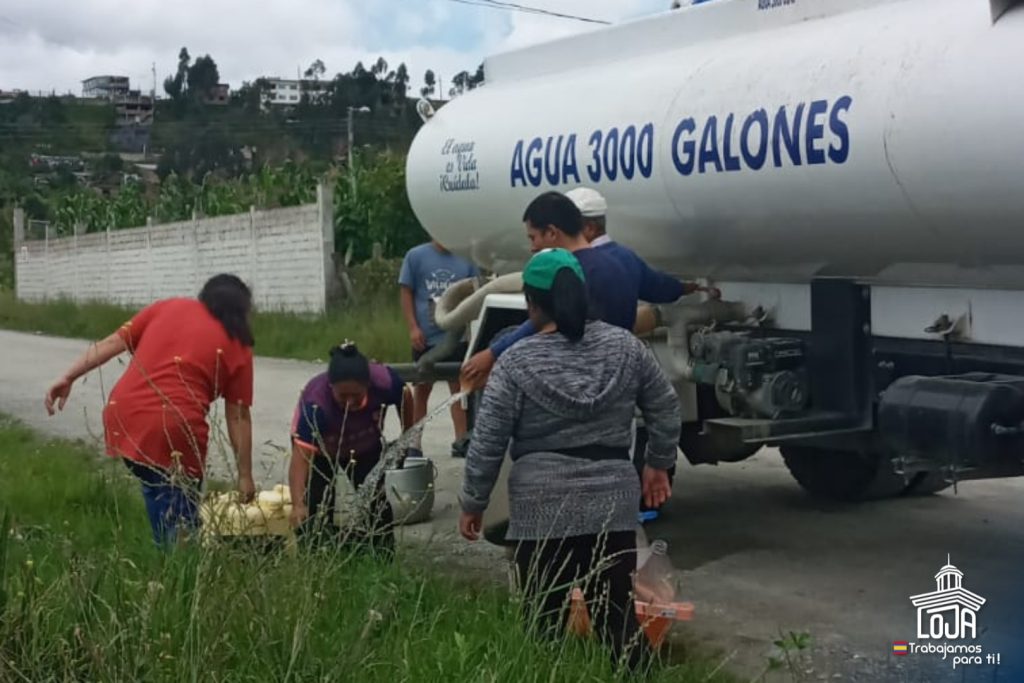 En algunos sectores abastecieron con el líquido vital con el apoyo de tanqueros.