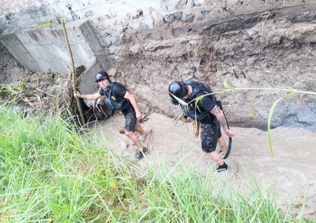 Hasta ayer no se localizaba a la niña que fue arrastrada por la quebrada Apangoras.