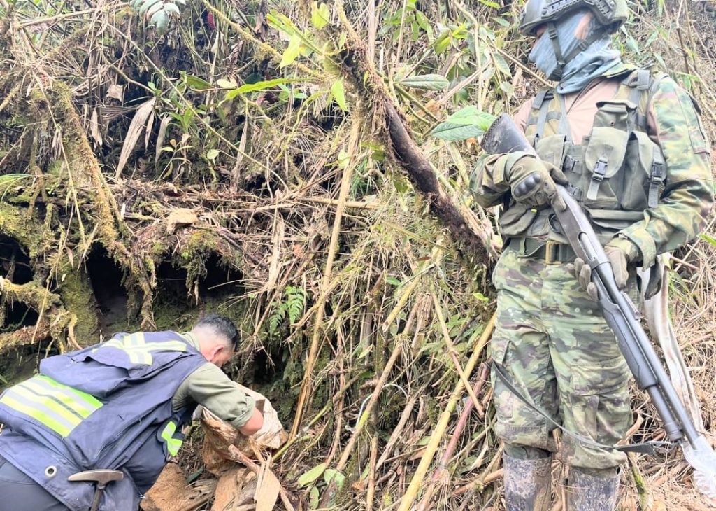 Quienes se encontraban en esos lugares al ver a los militares huyeron.