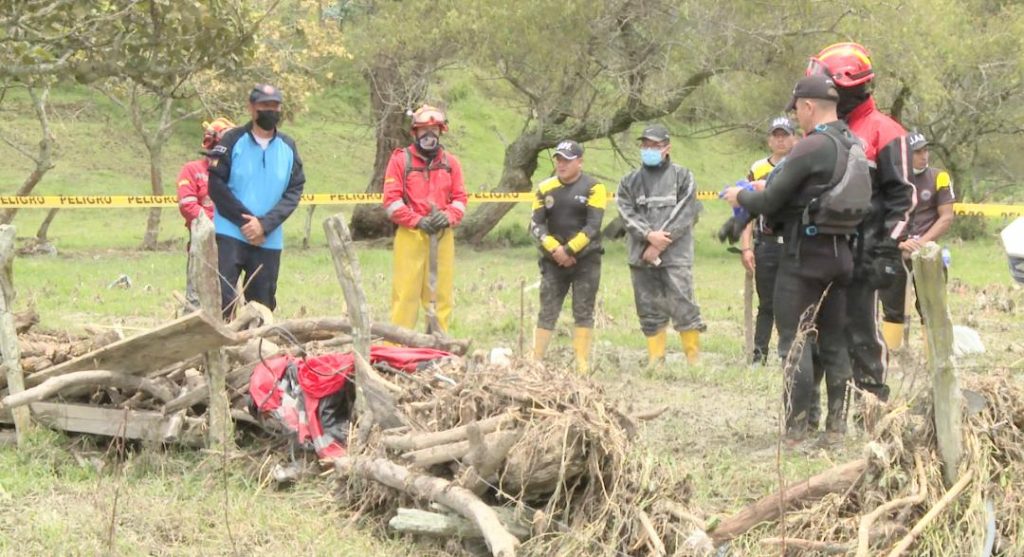 Sobre una palizada Luis Antonio encontró el cadáver y se informó a los organismos de socorro y vigilancia.