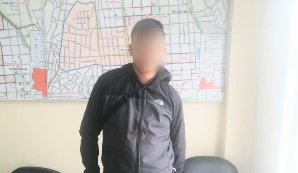 En enero de 2015 el ciudadano fue condenado a cuatro años de cárcel por el robo de dos celulares.