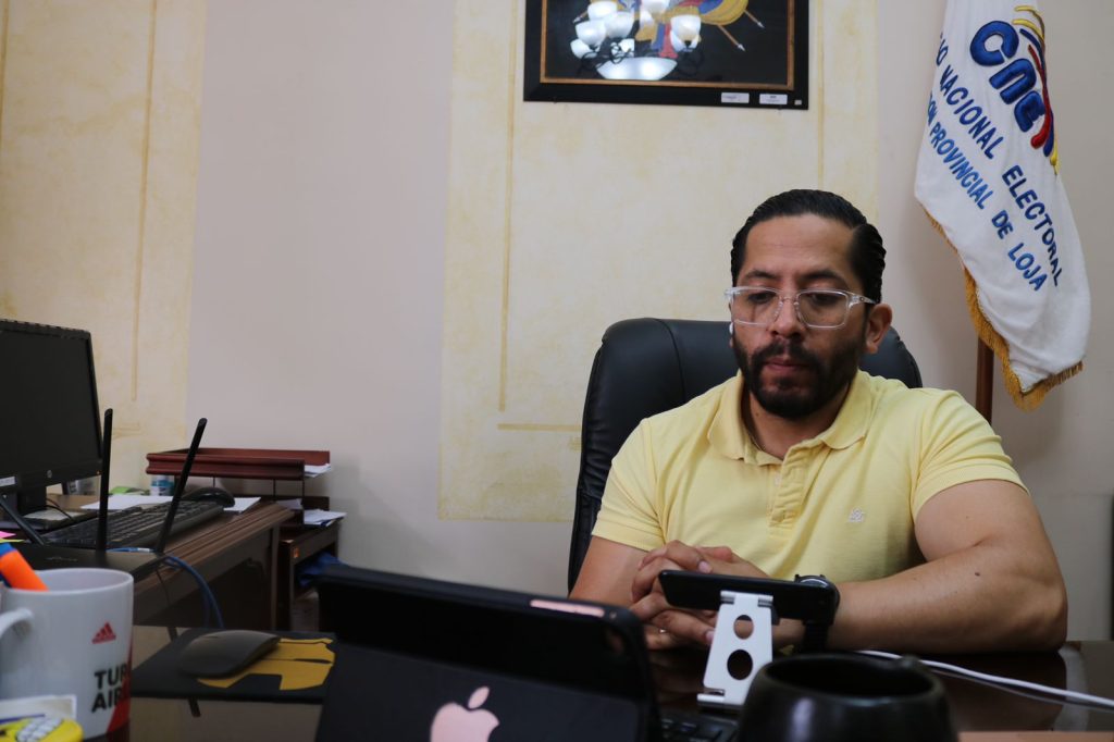 Luis Hernán Cisneros, director de la delegación de Loja del CNE.