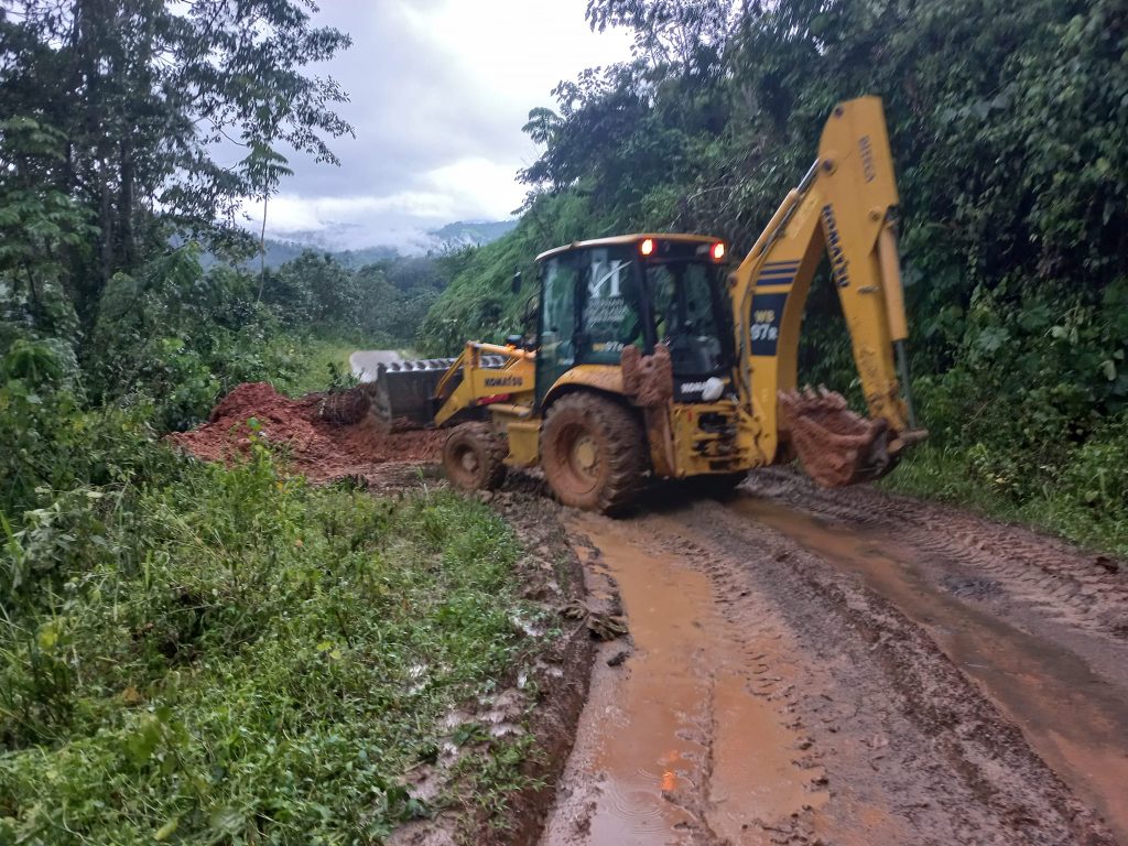 En la parroquia Vicentino ya hicieron una limpieza de material que cayó de un derrumbe.