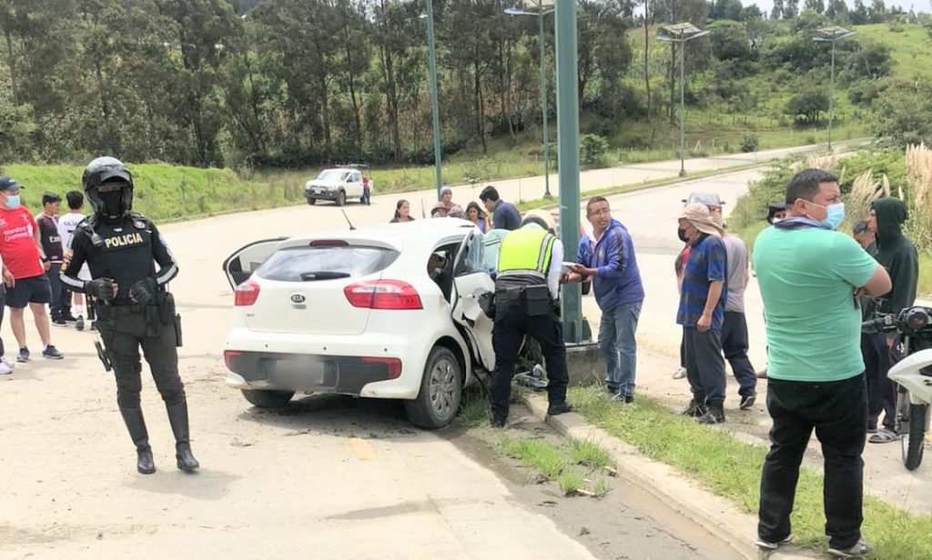 El conductor habría perdido el control del automóvil.
