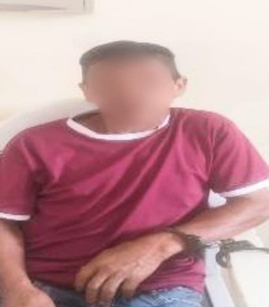 José M. Ch. es tío materno de la víctima.