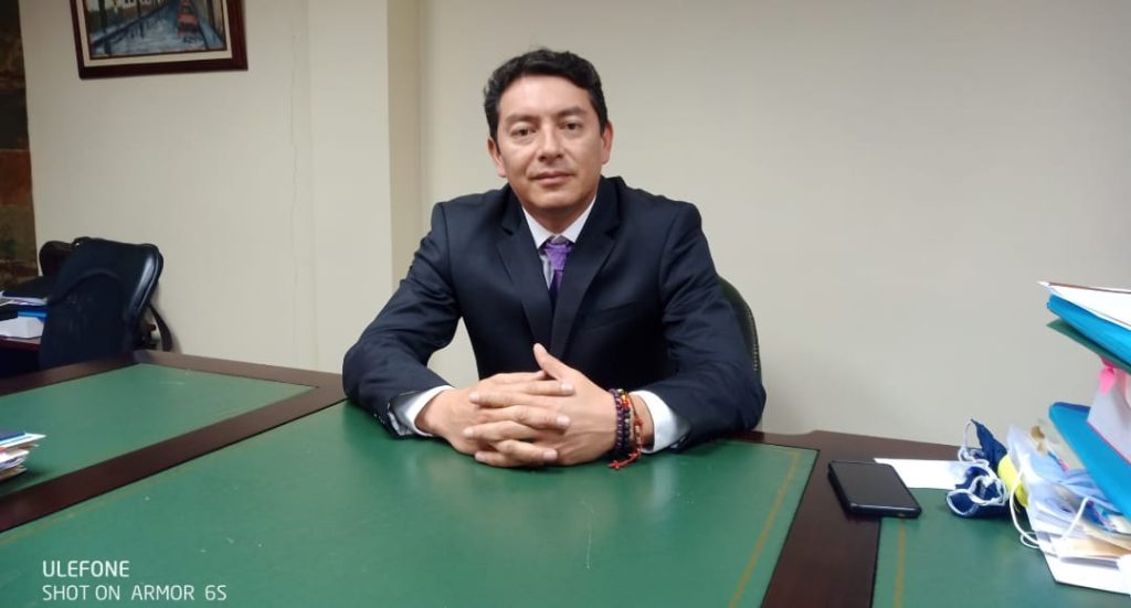 Luis Cordero Espinosa patrocinó a Carolina Castillo Burneo.