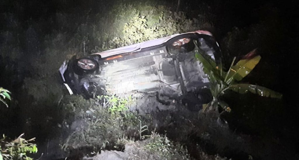 El carro habría rodado unos 20 metros.