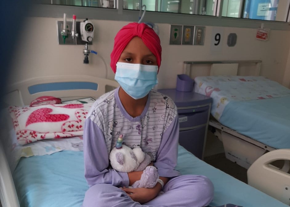 Paola Estefanía Michay Malla tiene comprometida su pierna derecha por el osteosarcoma que padece.