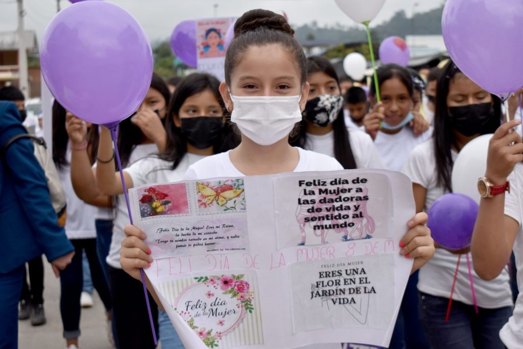Personas de diversas edades participaron en la marcha.