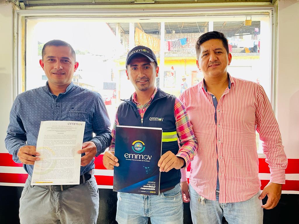 El gerente de la Emmov, Luis Eduardo Delgado Galindo, junto a socios de la pre-compañía.