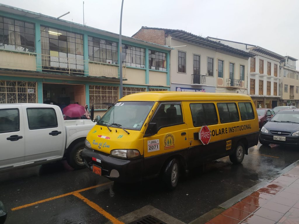 Quienes se dedican al transporte de estudiantes están optimistas tras el retorno a las clases presenciales en la ciudad.