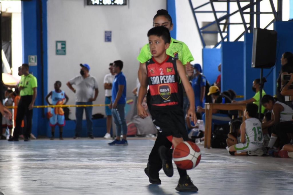 Martín Andrés Troya proviene de una familia con tradición en el baloncesto.