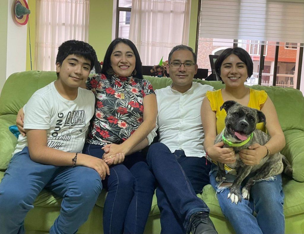 Su familia es el mejor refugio que encuentra.