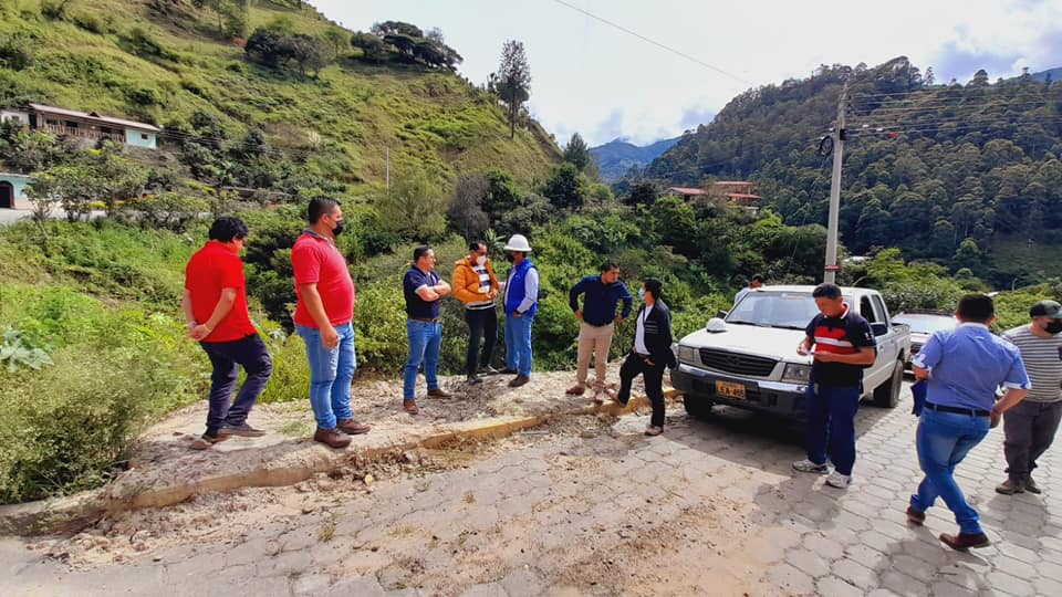 La reunión se hizo en el sitio donde se realizarán los trabajos.