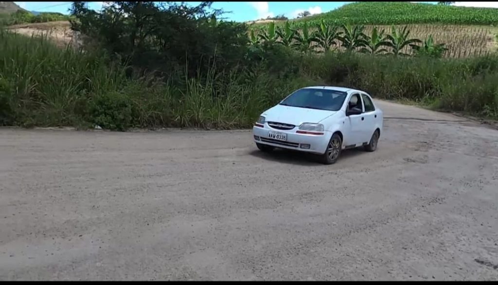 La vía Intervalles conecta, El Tambo hasta Catamayo.