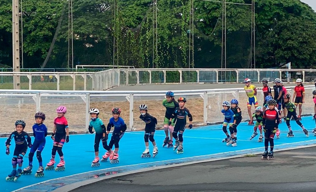 Cumplen un entrenamiento arduo para la competencia.