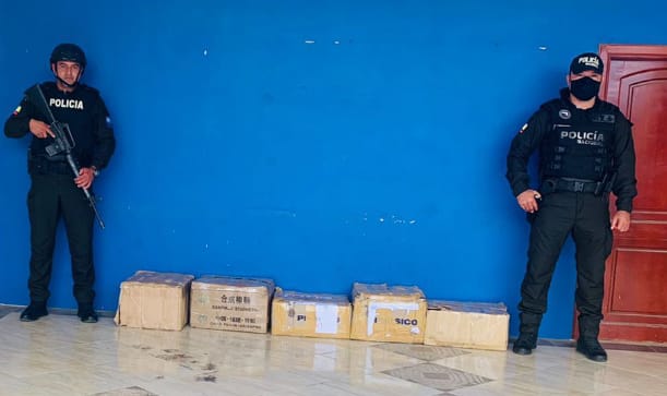 Los cartones fueron recogidos por la Policía de Macará.