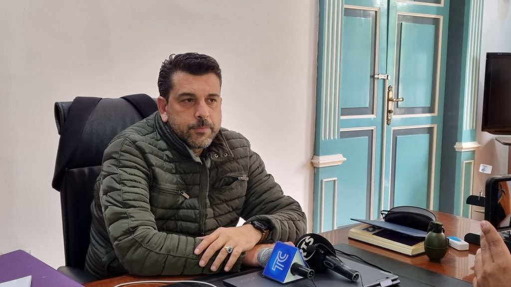 El gobernador de Loja, Mario Mancino informa sobre las actividades a cumplir.