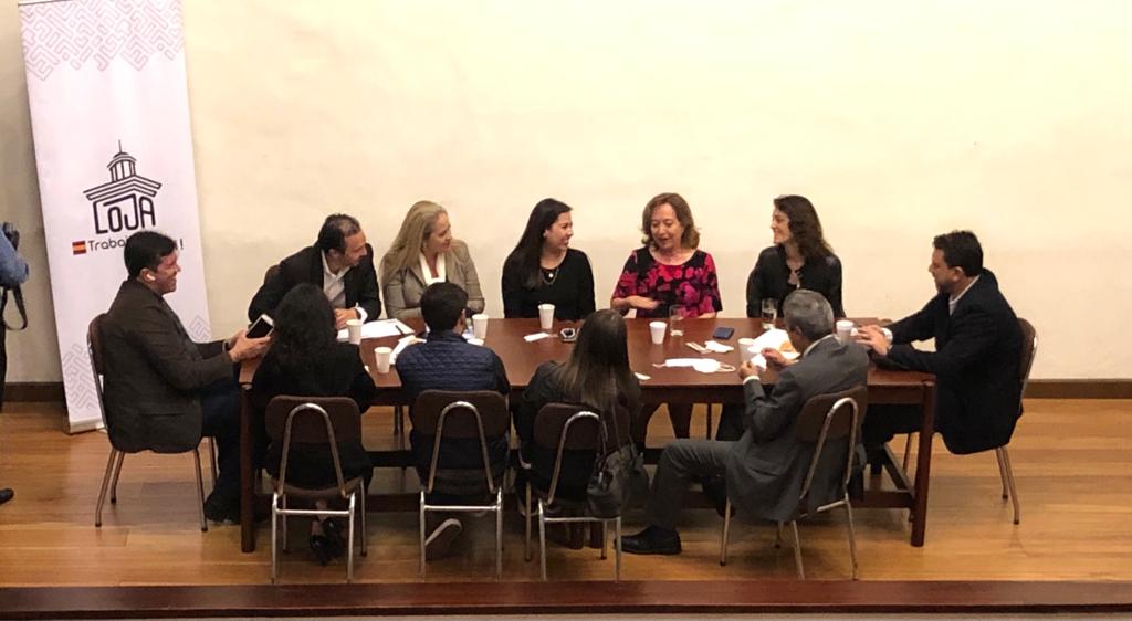 La reunión se cumplió entre representantes de las dos instituciones organizadoras.