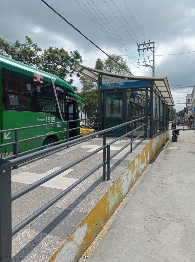 La comunidad espera que se retome la atención normal para evitar contratiempos de traslado.