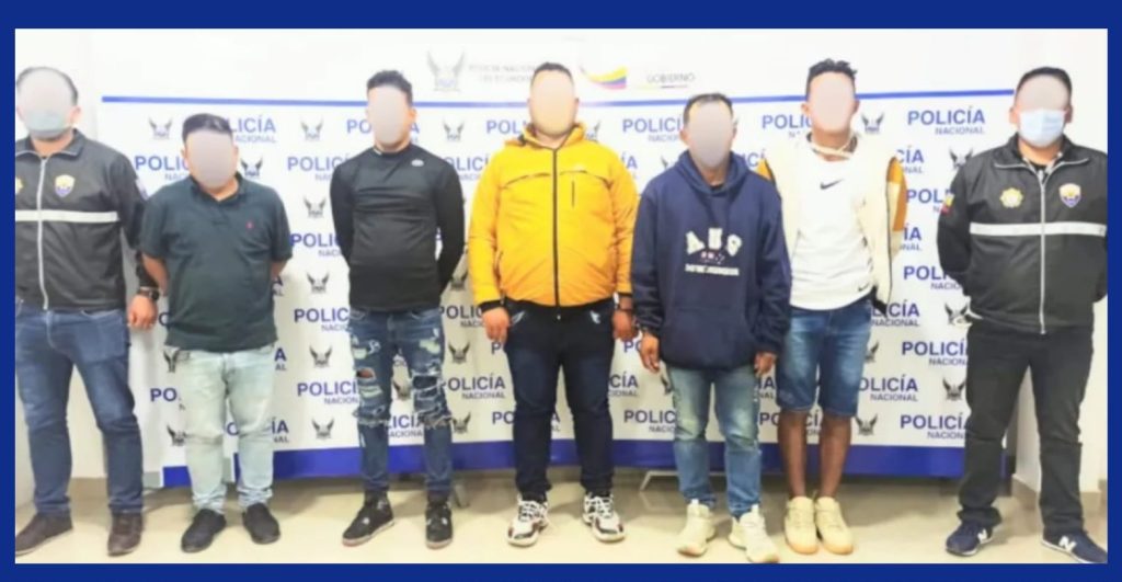 Los ciudadanos fueron acusados de sustraerse alrededor de dos mil dólares.