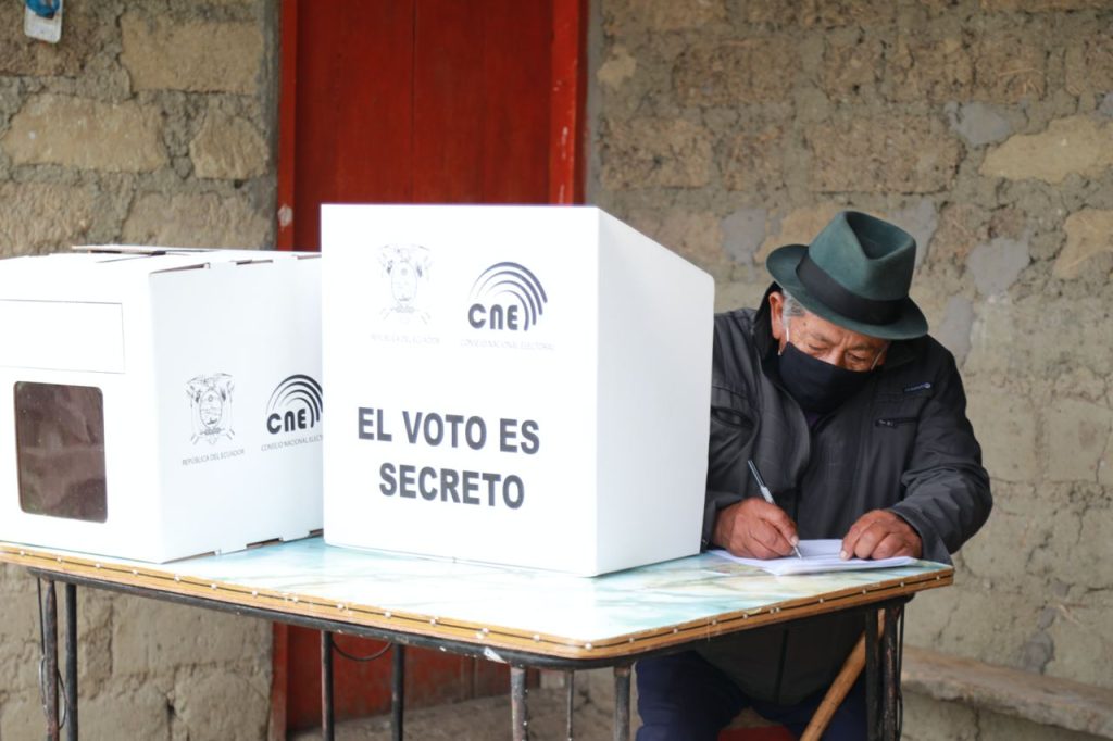 Se están realizando visitas a domicilio para ayudar a las personas.