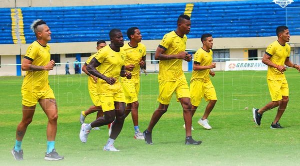 El club, en estos últimos días, entrenó en el estadio Reina del Cisne.