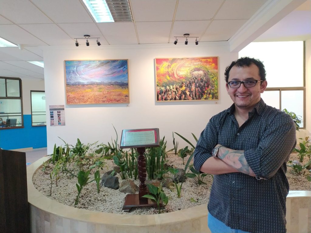 Esta es la primera exposición individual de Alexander Hidalgo.