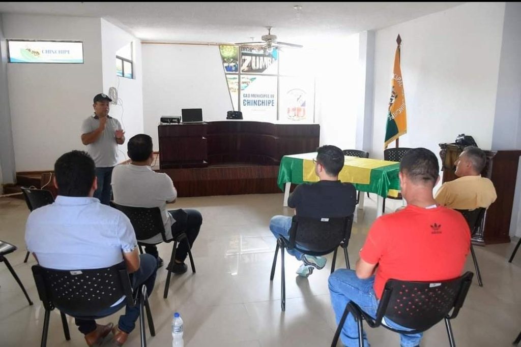 En cada cantón, la Asociación de Fútbol socializa los proyectos que ejecutará.