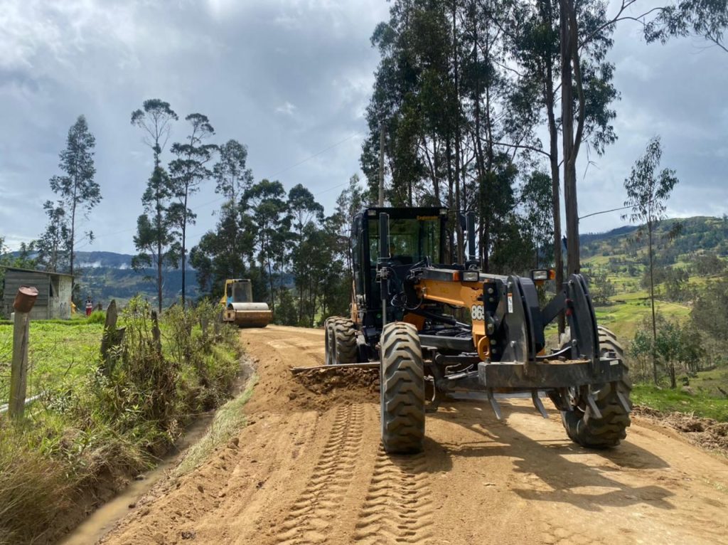 Maquinaria y personal del Municipio realiza las labores dese hace varias semanas.