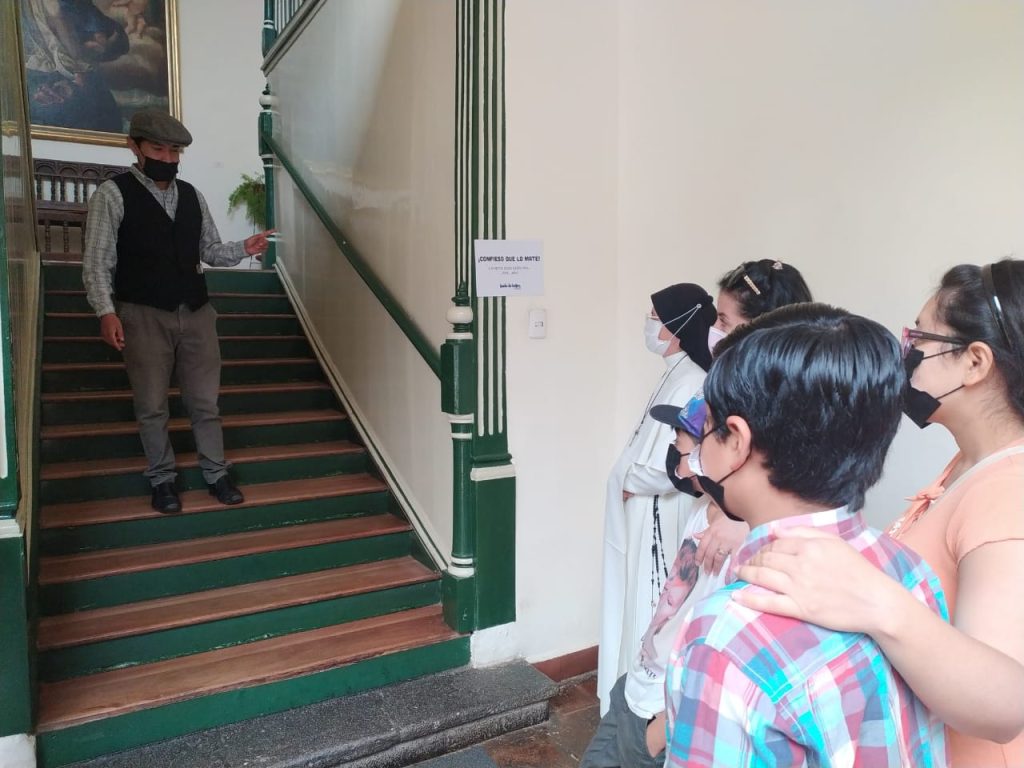 Durante la jornada, estudiantes universitarios contaron cuentos al público.