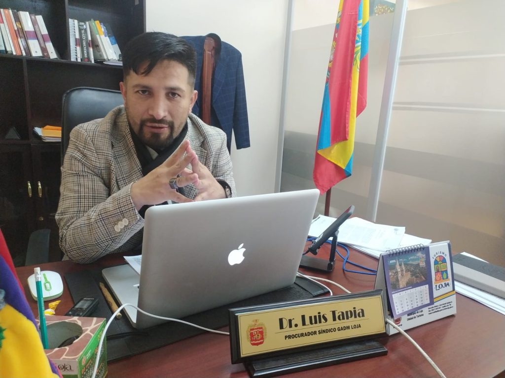 Luis Tapia Montesdeoca lleva más de un mes como procurador síndico del Municipio.