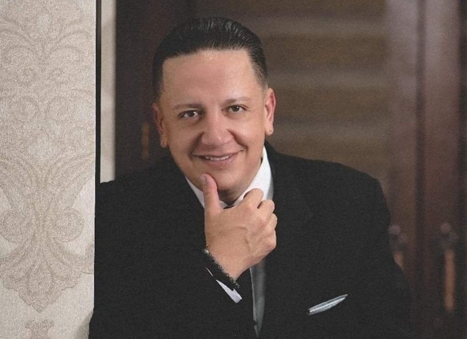 Vinicio Cueva, a más de la música, es profesional del Derecho.