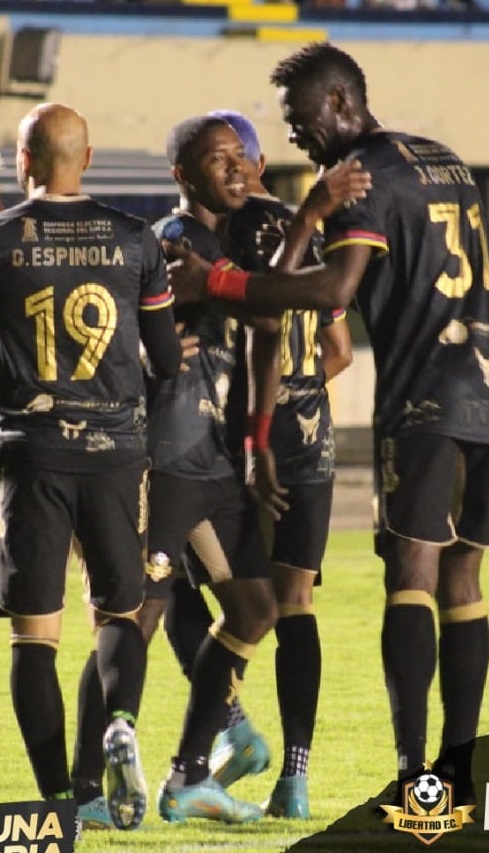 Un buen compromiso con varias anotaciones disfrutó el público.