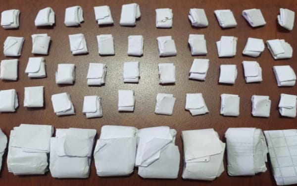 Las dosis de base de cocaína que fueron encontradas en la cárcel pública.