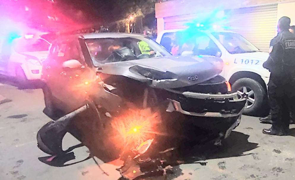 Un vehículo de servicio público se involucró en el revés.