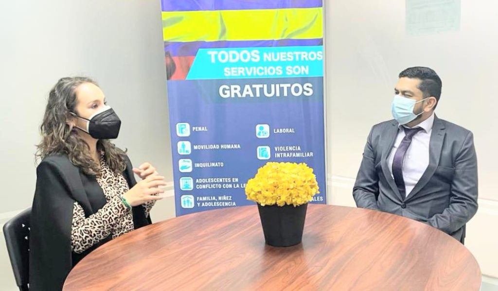 Cristina Meneses Sotomayor y Gabriel Verdugo Gárate durante una reunión de trabajo.