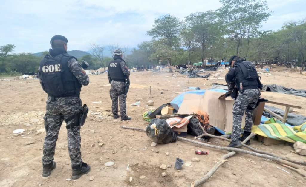 Los policías del GOE brindaron seguridad a las autoridades.