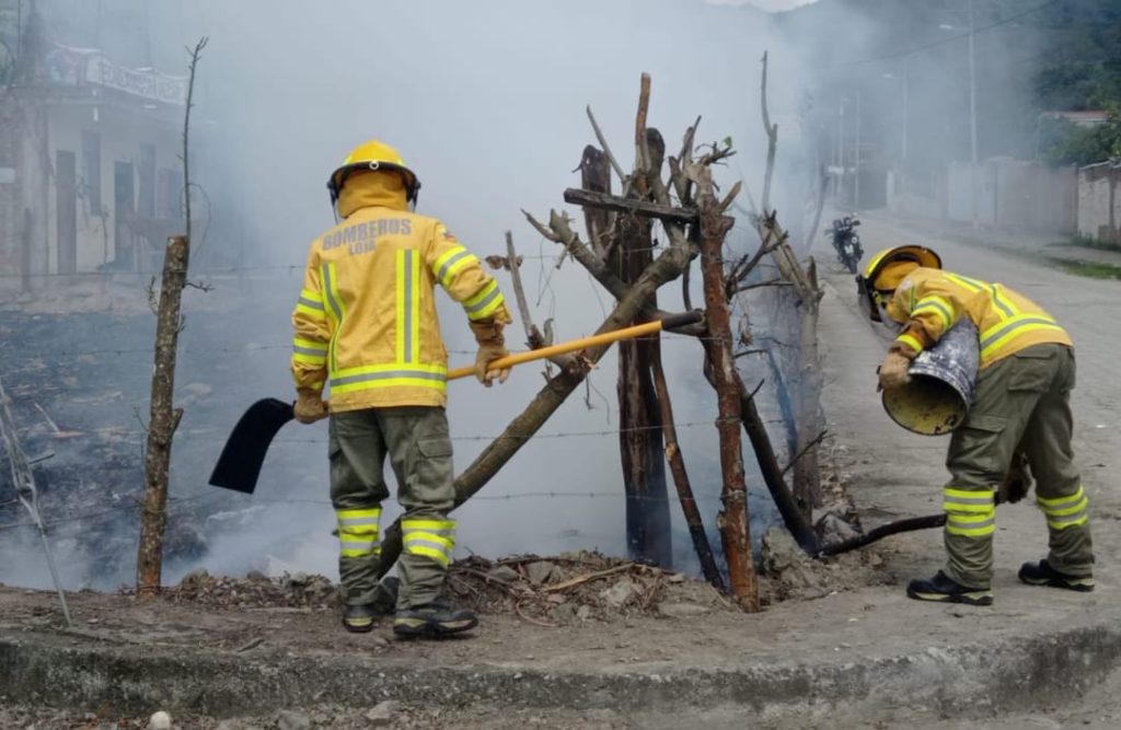 Bomberos de Malacatos y Vilcabamba controlaron el flagelo