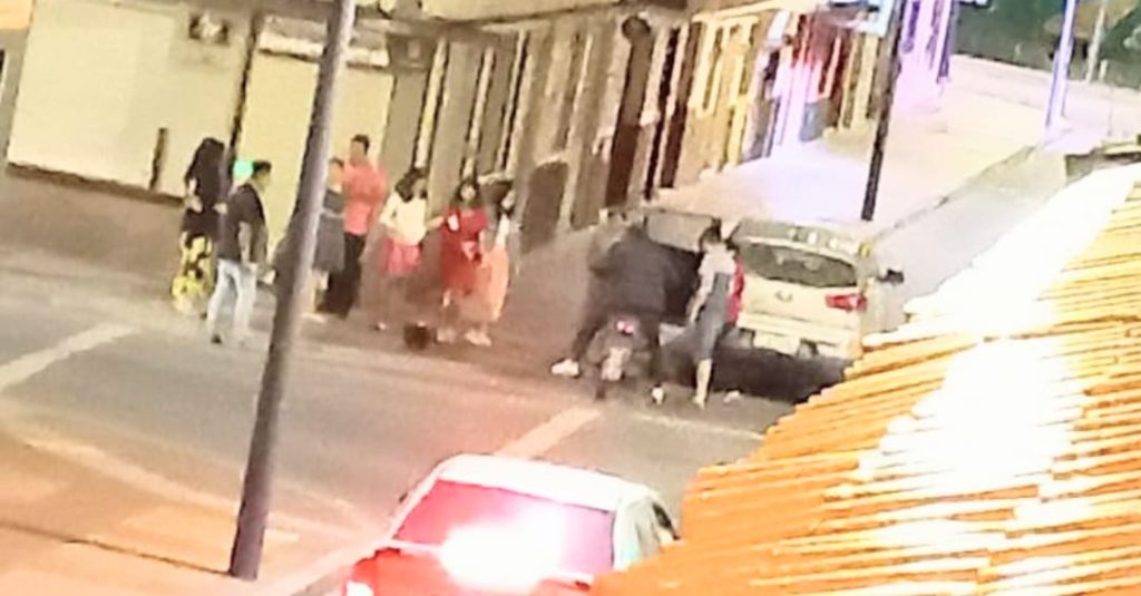 Un ciclista está implicado en ese percance.