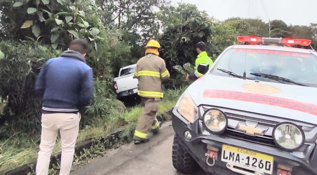 El percance ocurrió en una vía de la parroquia Santiago.
