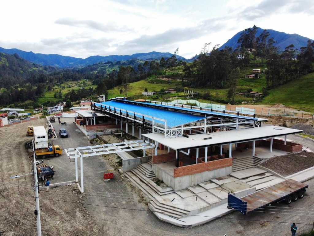 A decir del alcalde, la construcción de la terminal culminará en junio.