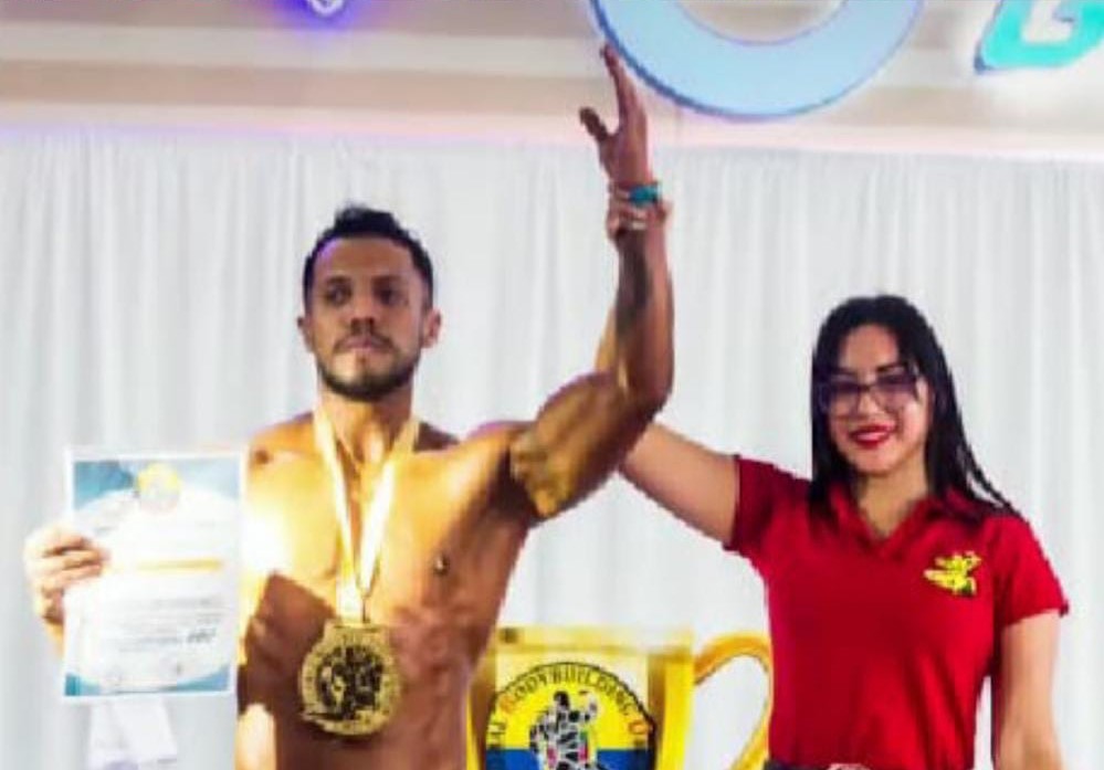 Edmundo Samaniego celebrando uno de sus últimos triunfos, conseguidos hace pocos días.