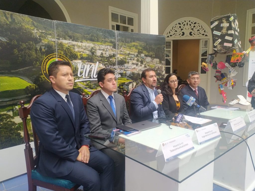 El rector, la directora de Postgrados y los responsables de cada una de las maestrías, ofrecieron detalles en una rueda de prensa.