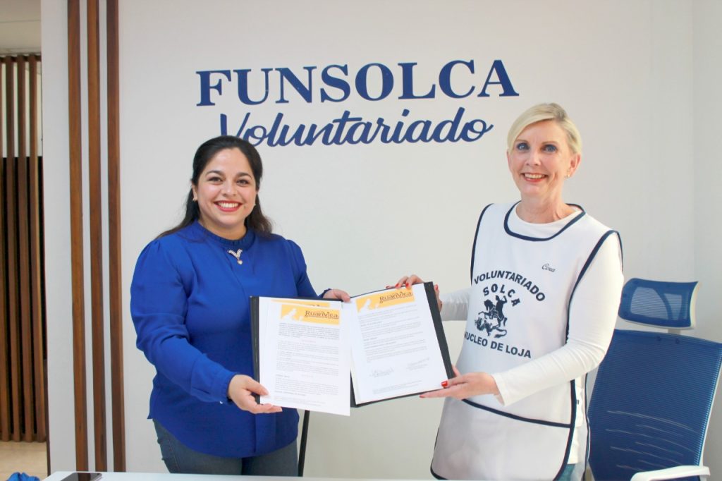 Las representantes de la Academia Ruanvica y de Funsolca, luego de la firma del convenio.